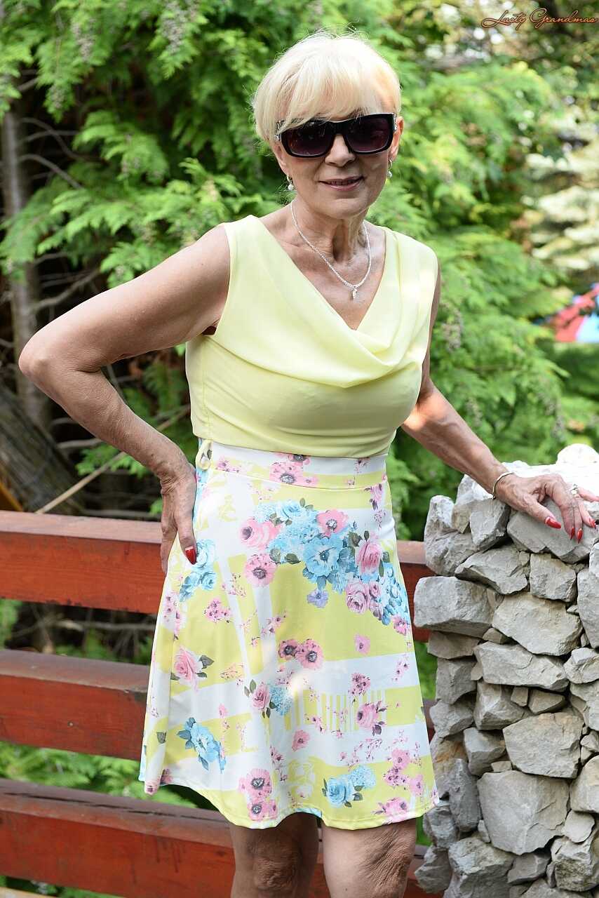 The Nasty Blonde Granny's Sexy Head Game Ends With a Big Dick in Her Pussy - Janet Lesley, Rob