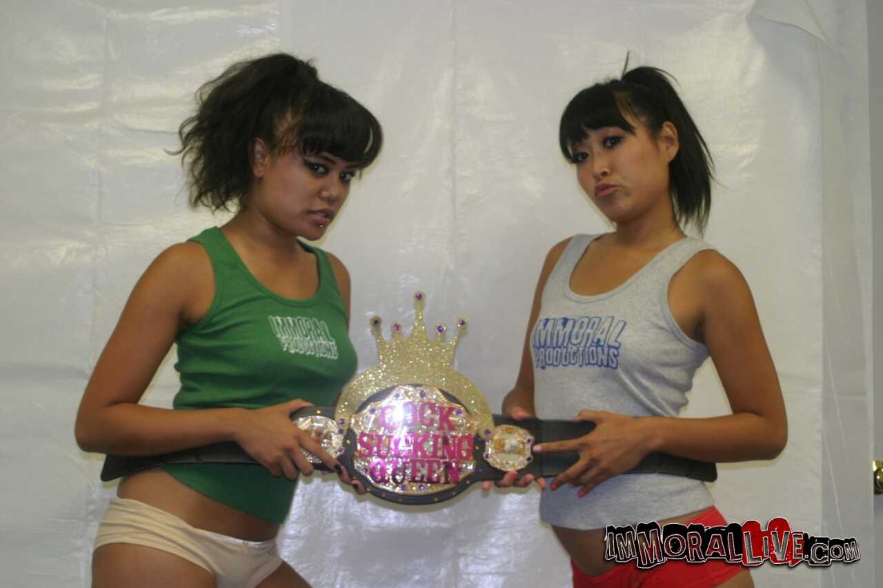 Annie Cruz & Yuki Mori Go Head-to-Head in a Cock-Sucking Competition, Only One Will Come Out on Top! - Annie Cruz, Yuk...