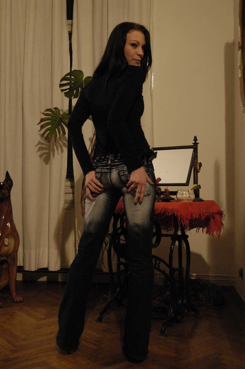 Natural Beauty Jackie's Booted Jeans Show - JACKIE TIEFENBACHER