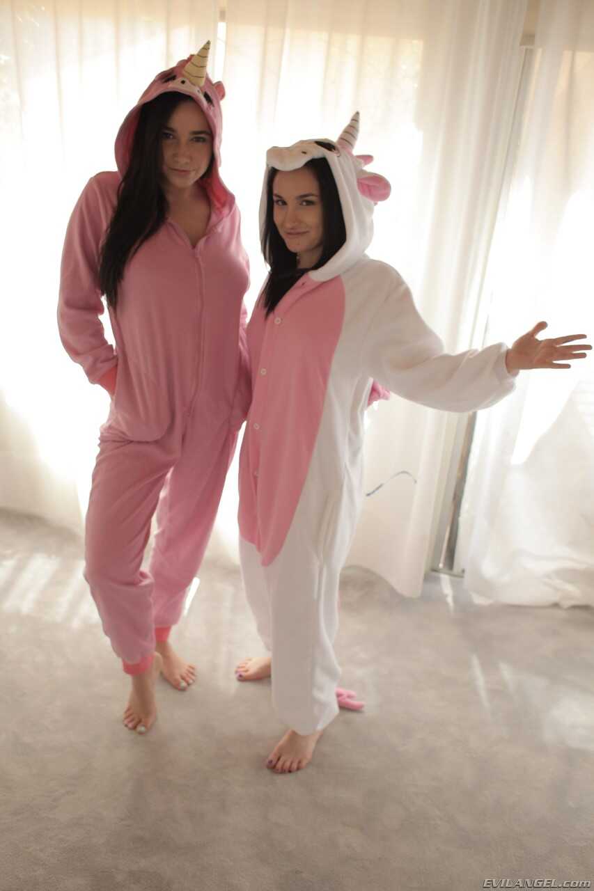 Tiny Babes with Natural Tits: Gabriella Paltrova & Karlee Grey's Lesbian Feet Fun! - Gabriella Paltrova, Karlee Grey