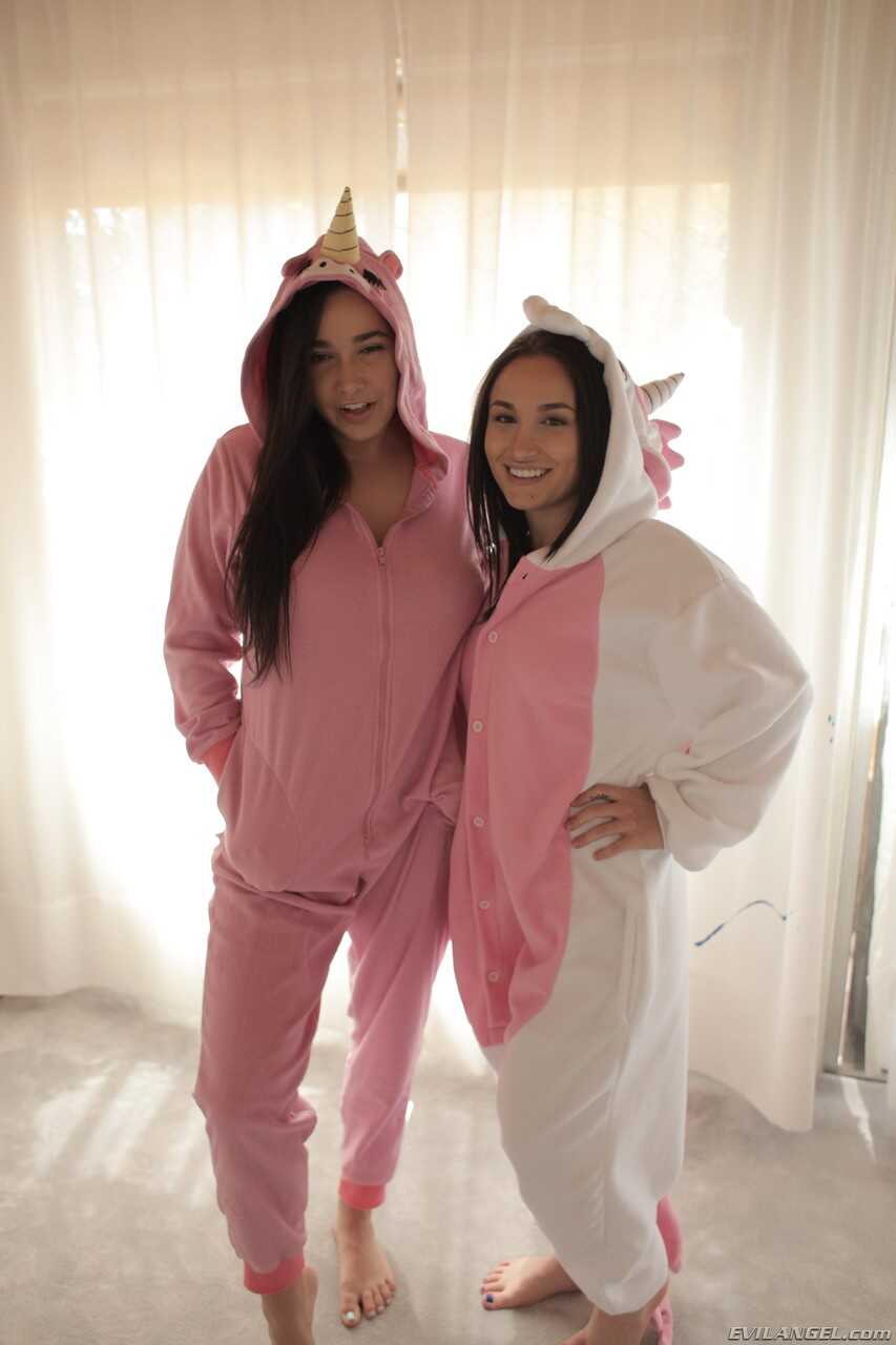 Tiny Babes with Natural Tits: Gabriella Paltrova & Karlee Grey's Lesbian Feet Fun! - Gabriella Paltrova, Karlee Grey