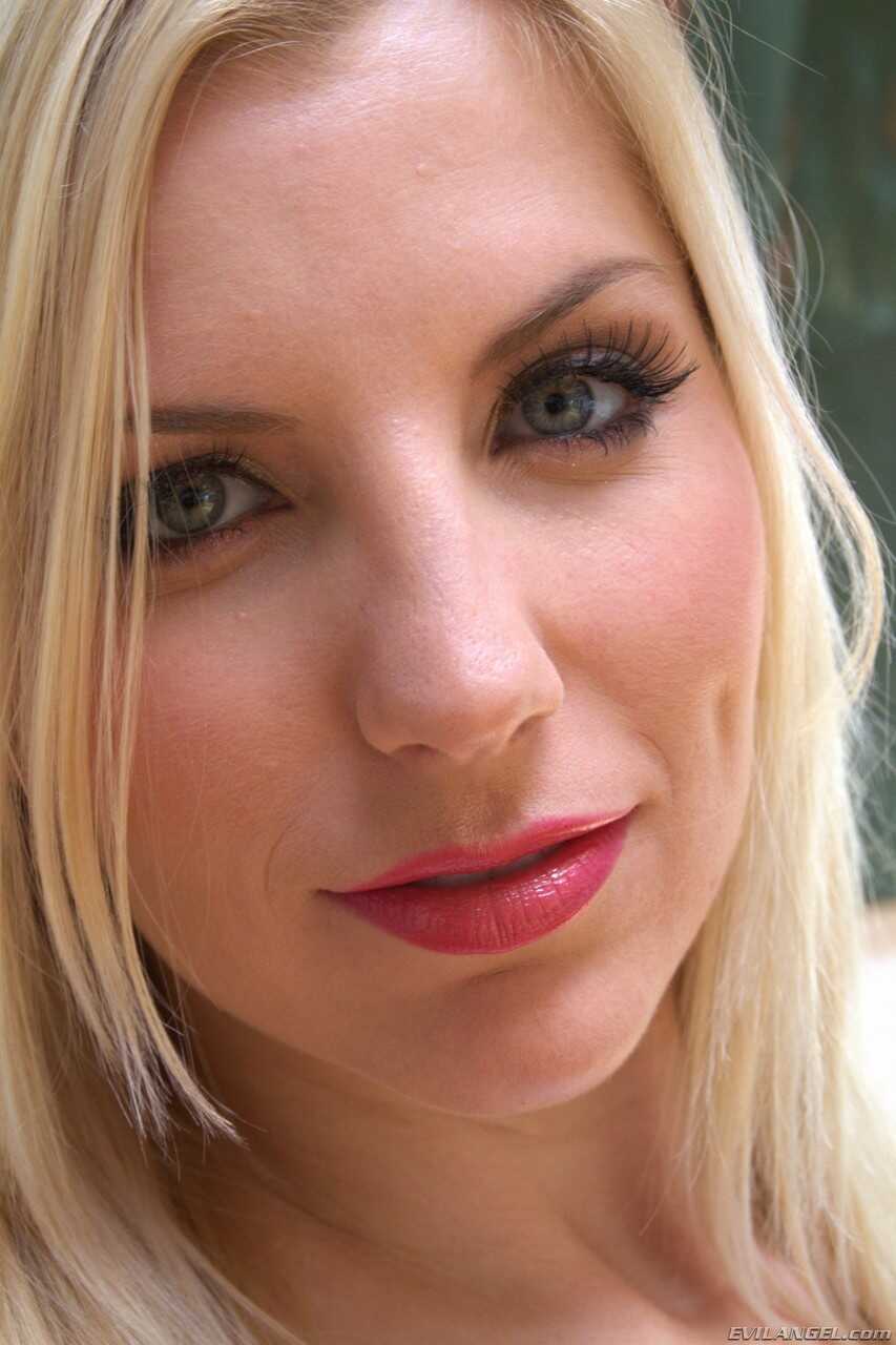 Busty blondes take over the world: Angel Summers, Ashley Fires, Dee Siren and more! - Angel Summers, Ashley Fires, Dee Sir...