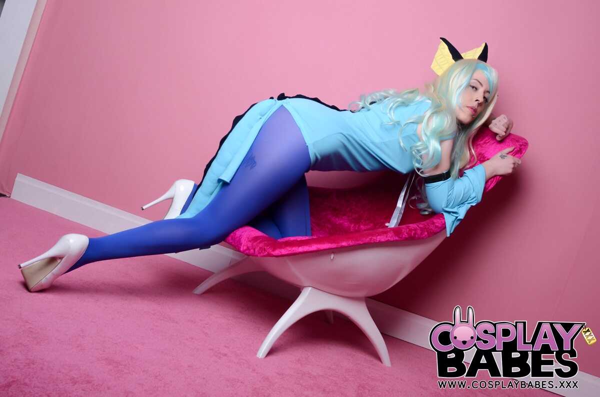Blonde Cosplay Fanatic Skyler Synn Gets Drilled With A Sex Toy, Strips Off Her Ripped Pantyhose And Licks Her Slick Pussy ...