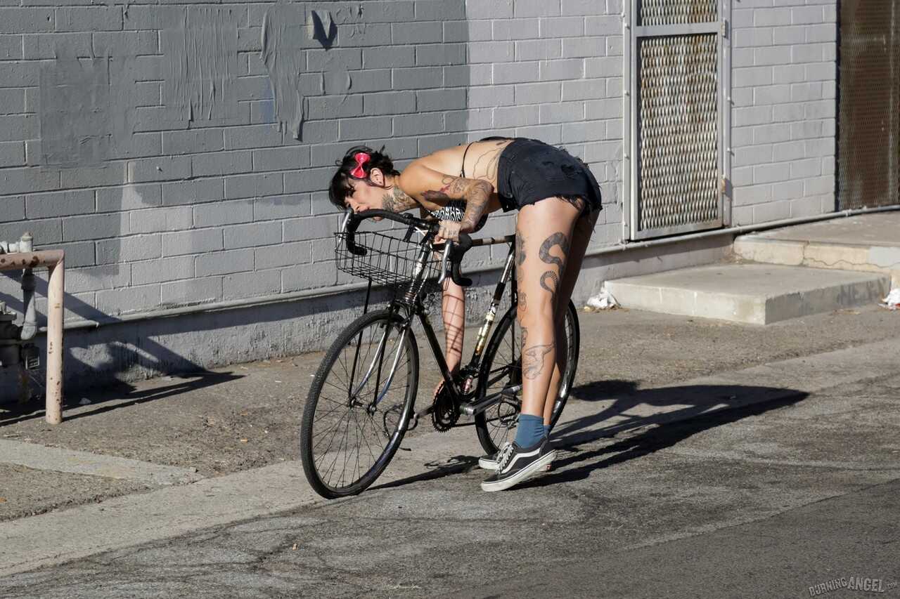 Naughty Inked Girl Aayla Secura Gives Handsome Biker Seth Gamble a Sweaty Thrusting in Return for Fixing Her Bike