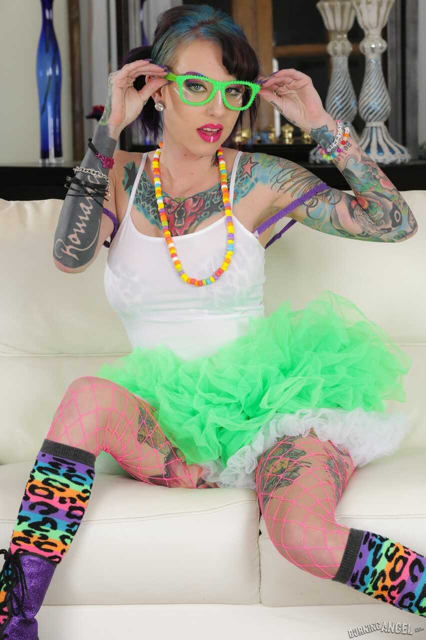 Flamboyant raver girl Kandi loses her tutu & spreads twat lips in pink fishnet - 