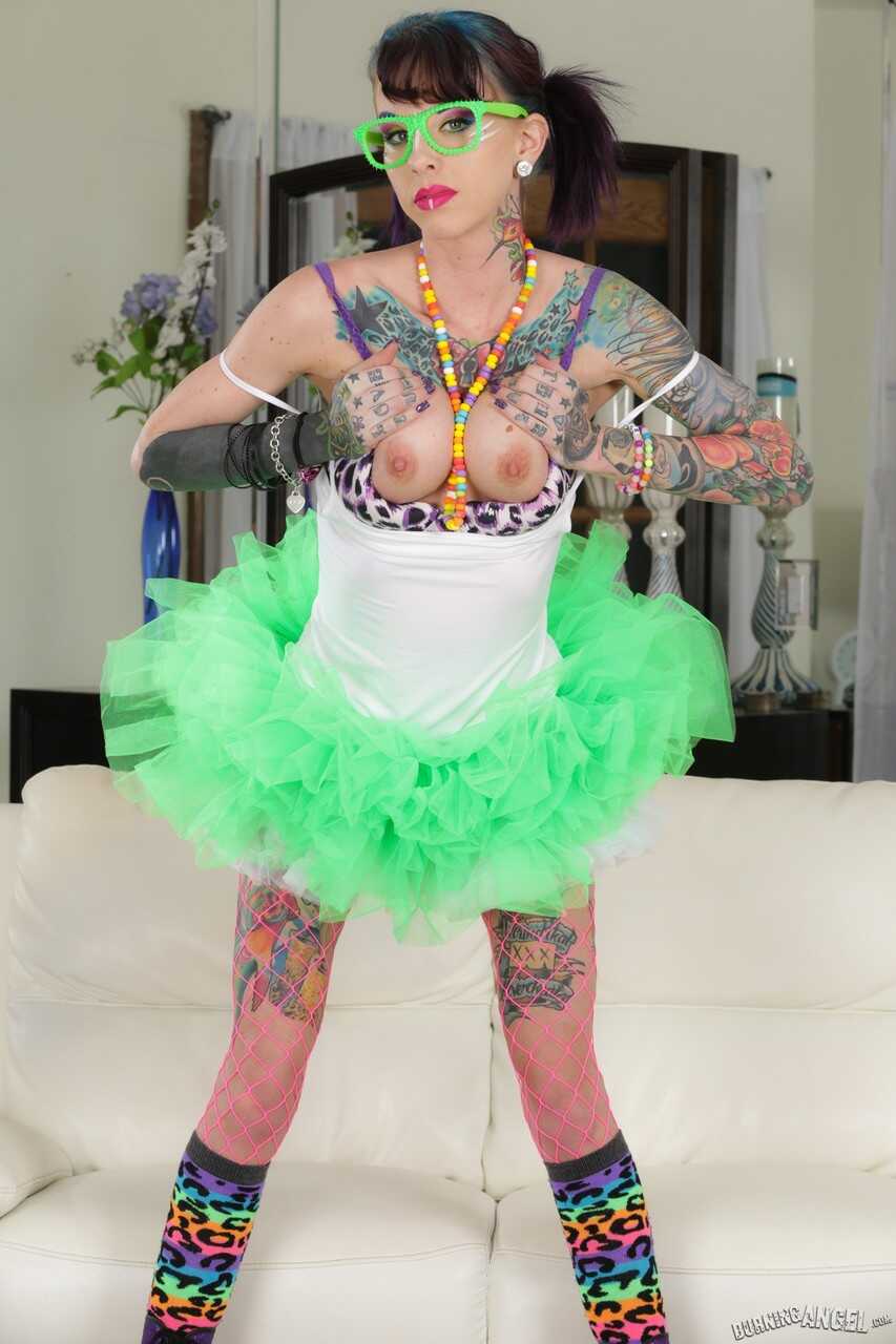 Flamboyant raver girl Kandi loses her tutu & spreads twat lips in pink fishnet - 
