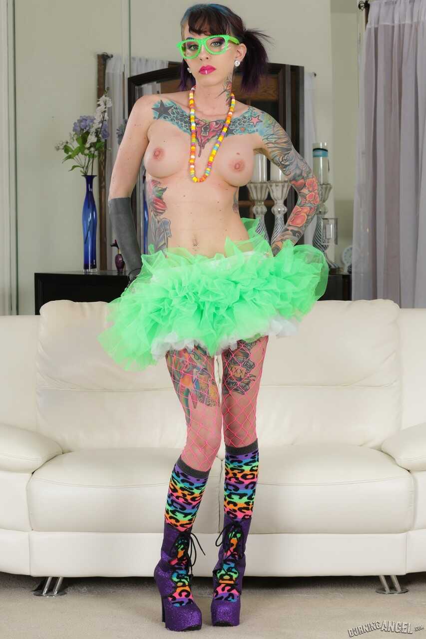 Flamboyant raver girl Kandi loses her tutu & spreads twat lips in pink fishnet - 