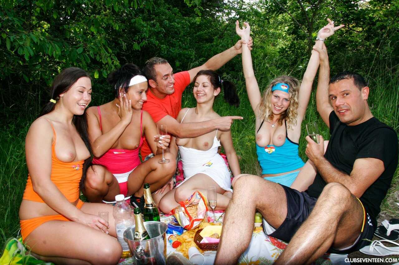 Picnic Blowout Carmen, Grace, Jane & Sharon Get It On In The Great Outdoors!