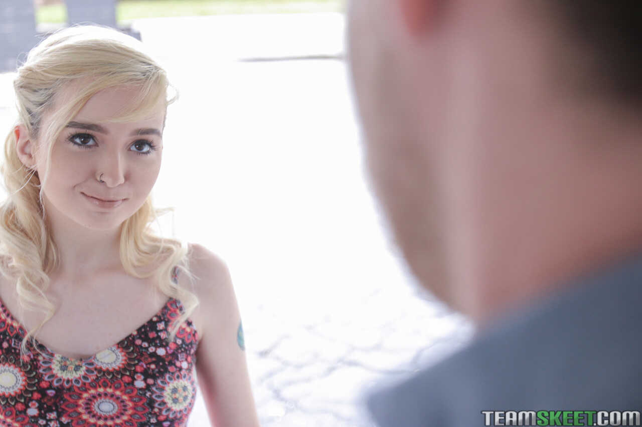 Braces Blowjob: Blonde Teen Girlfriend Lexi Lore Gets Cum-Filled Facial from Kyle Mason 