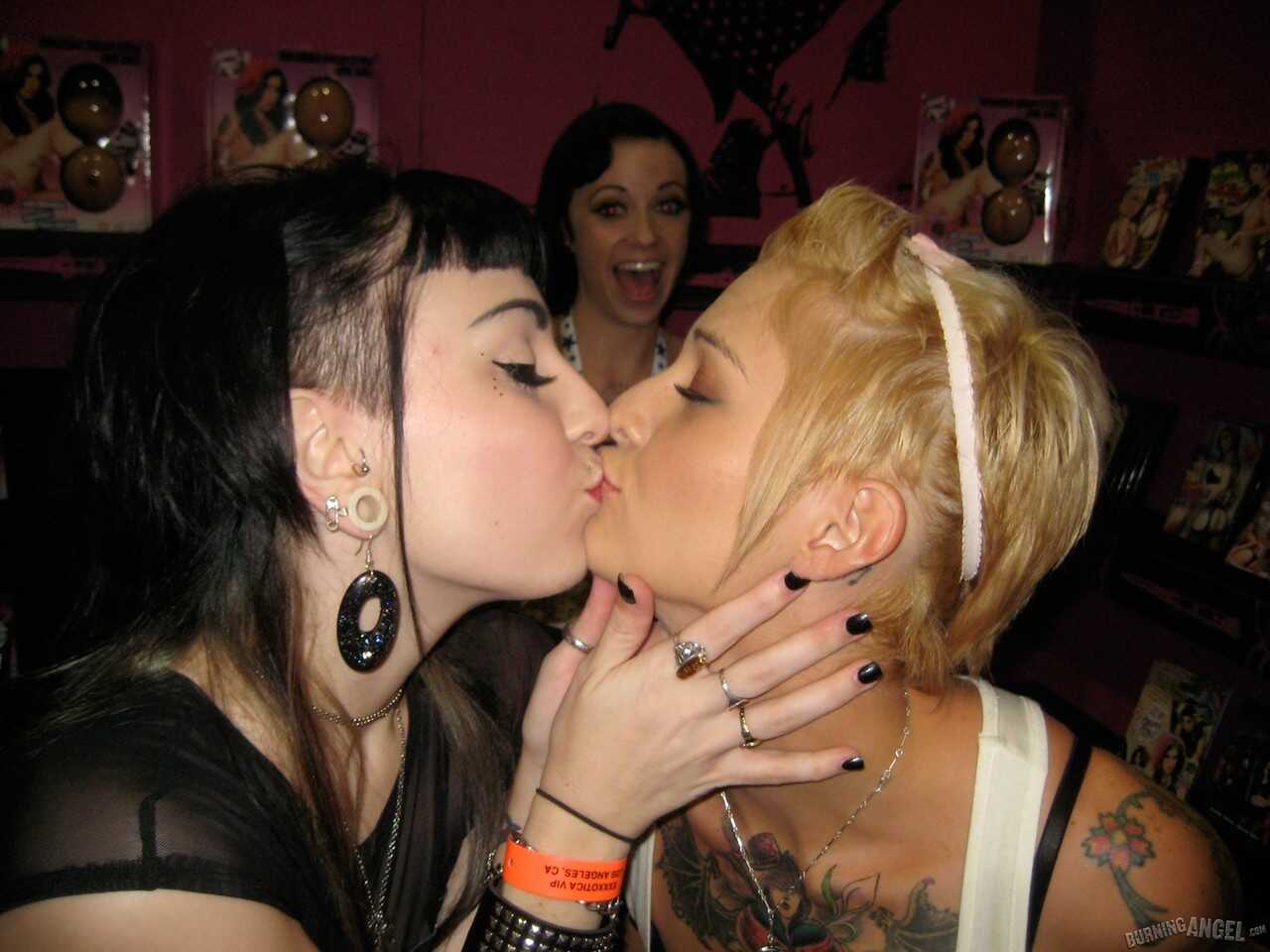 Muslim Fetish Sluts of Dana Dearmond, Draven Star and Joanna Angel Gather at Kinky Sex Convention for Wicked Fun - Dana De...