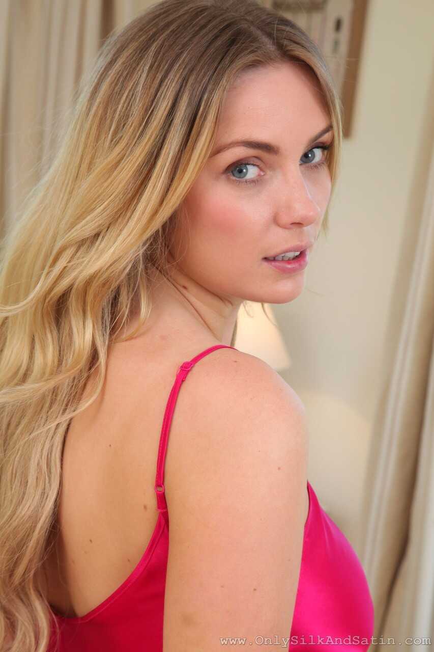 Stacey M's Pink Pajamas: Irresistible Wife Strips Down and Shows Off Her Natural Tits - Stacey M