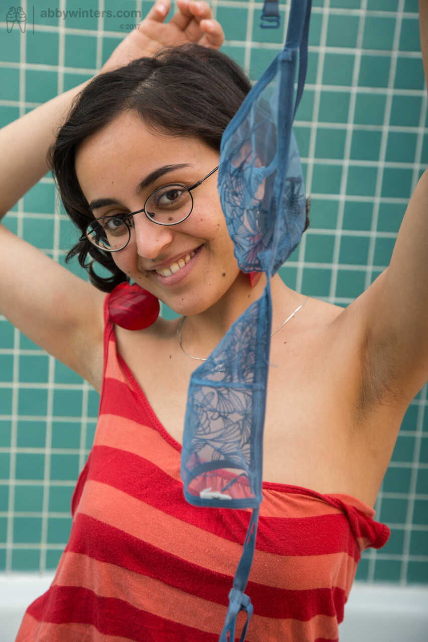 Busty Nerdy Slovak Yasmeena Takes a Shower and Finger Her Wet Cunt while Taking out her Contacts!