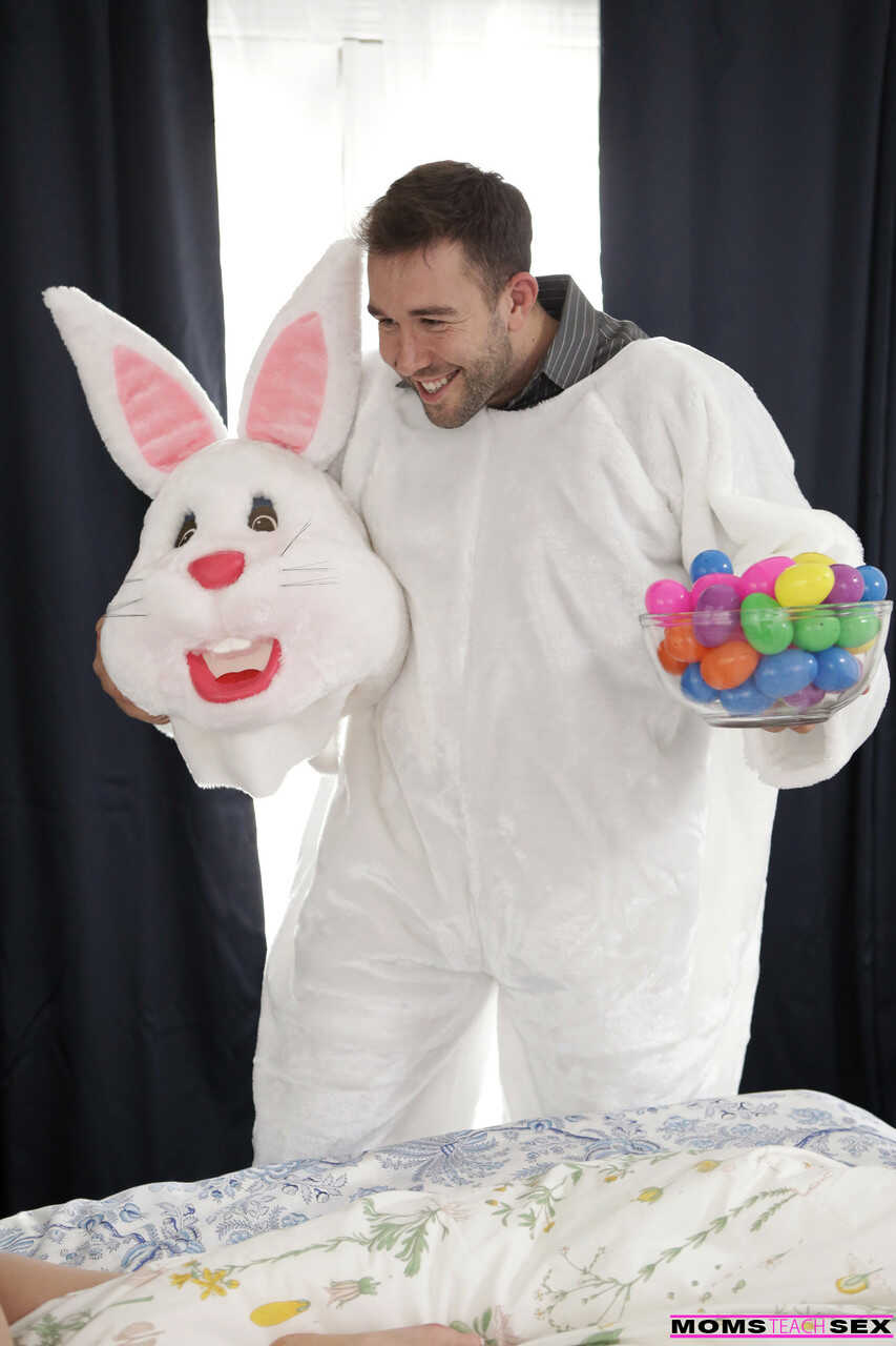 Skinny Teen Jennifer White Gets Double Penetrated by the Horny Easter Bunny and Her Stepsister's Hot Boyfriend in a W...