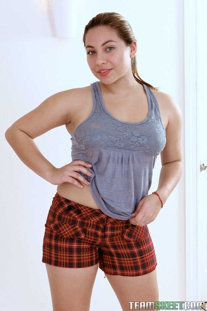 Daisy's Naughty Dream: A Chubby Teen's First Time with a Stranger in Shorts and Heels - Daisy, Kat