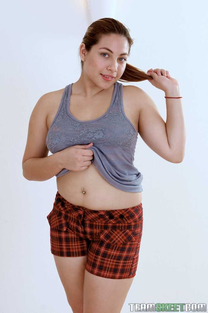 Daisy's Naughty Dream: A Chubby Teen's First Time with a Stranger in Shorts and Heels - Daisy, Kat