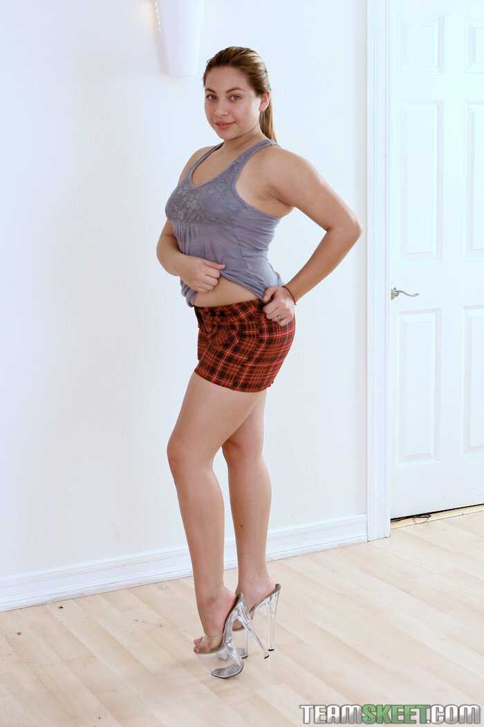 Daisy's Naughty Dream: A Chubby Teen's First Time with a Stranger in Shorts and Heels - Daisy, Kat