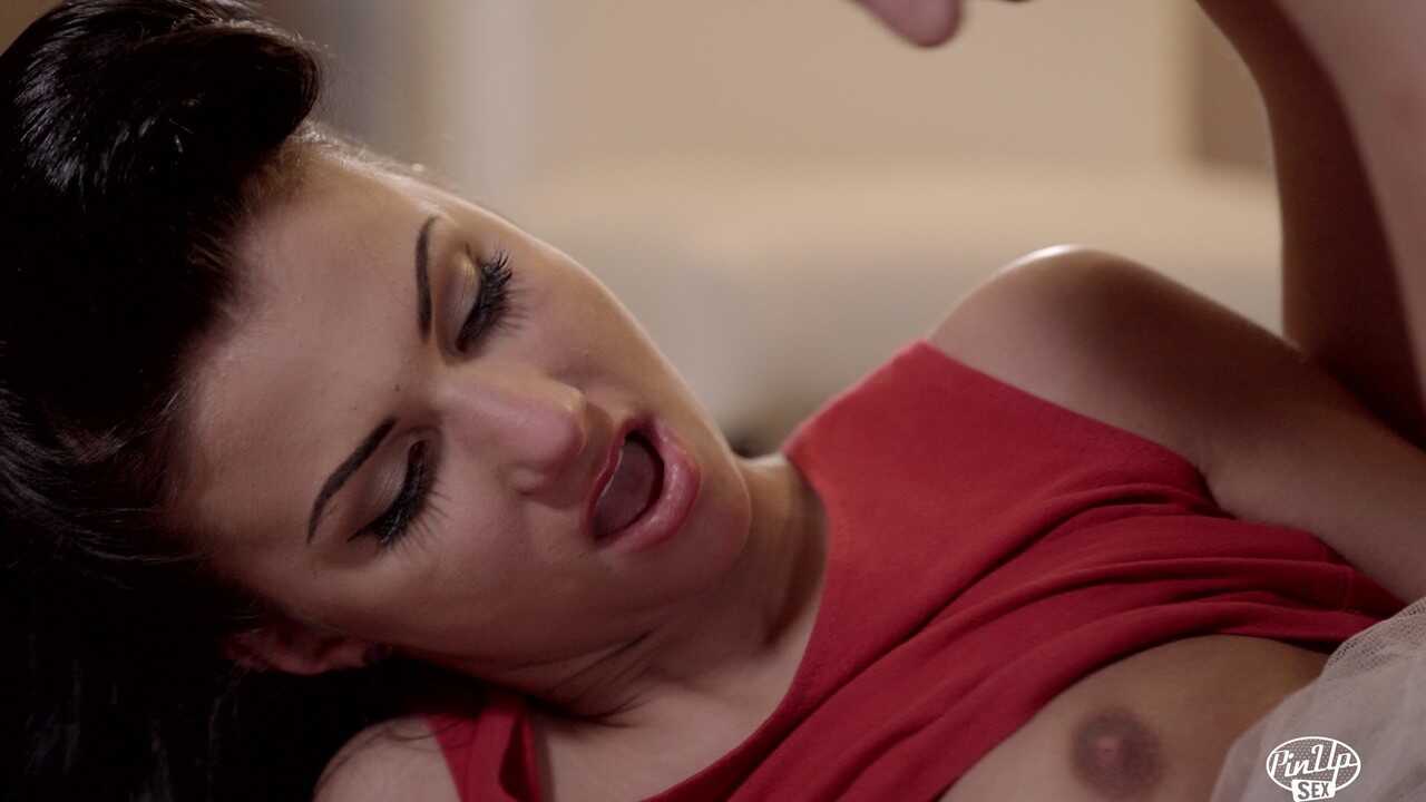 Vivien Wild rides the cock of Italian soccer star Francesco Totti while he thrusts his manhood deep into her ass. Cum drip...