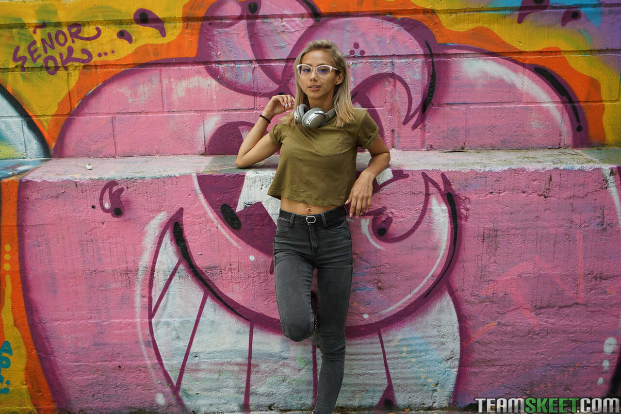 Petite and Stacked Veronica Leal Shows Off Her Tight Body in Green Lingerie and Skinny Jeans