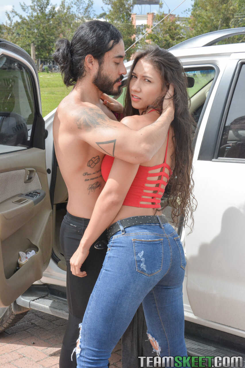 Mariana Lopez teases her sexy public encounter with Mario Leon!