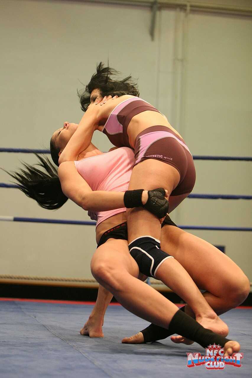 Lesbian Brawl: Larissa Dee vs. Liz Valery A Ring of Passionate Wrestling Licks - Larissa Dee, Liz Valery