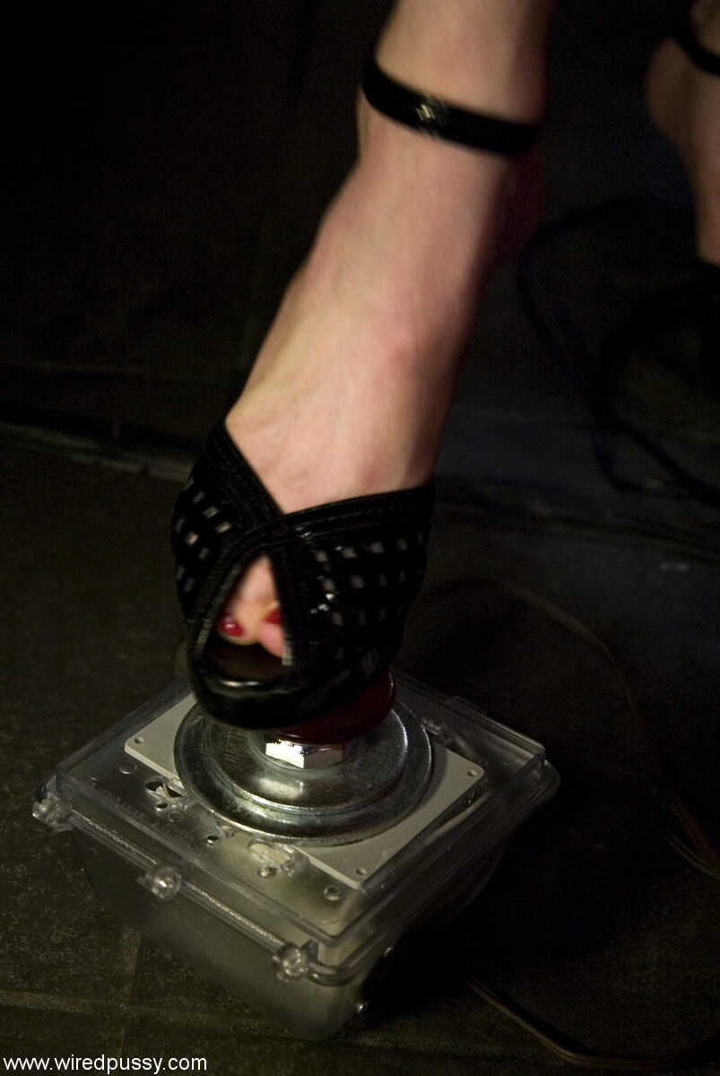 Tommy Pistol's Wired Pussy Revealed: A Public BDSM Adventure with Bartender Mistress Hidest, Nadia Styles and Sarah J...