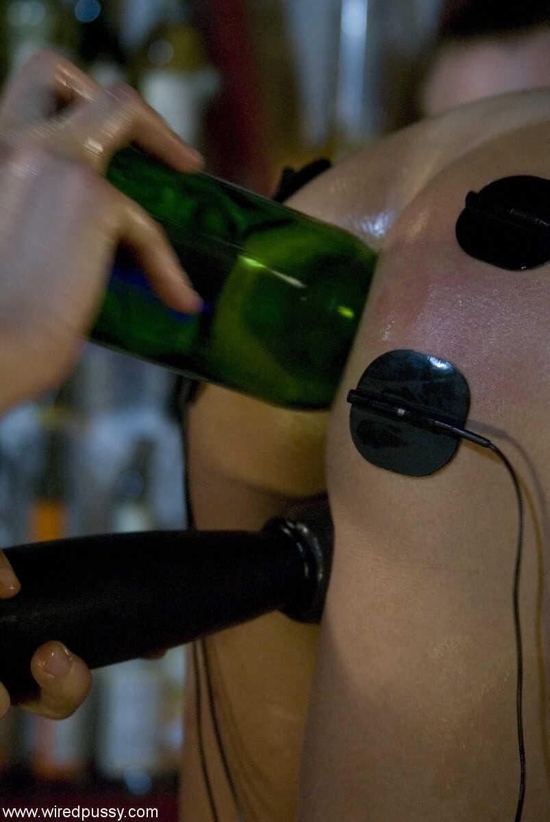 Tommy Pistol's Wired Pussy Revealed: A Public BDSM Adventure with Bartender Mistress Hidest, Nadia Styles and Sarah J...