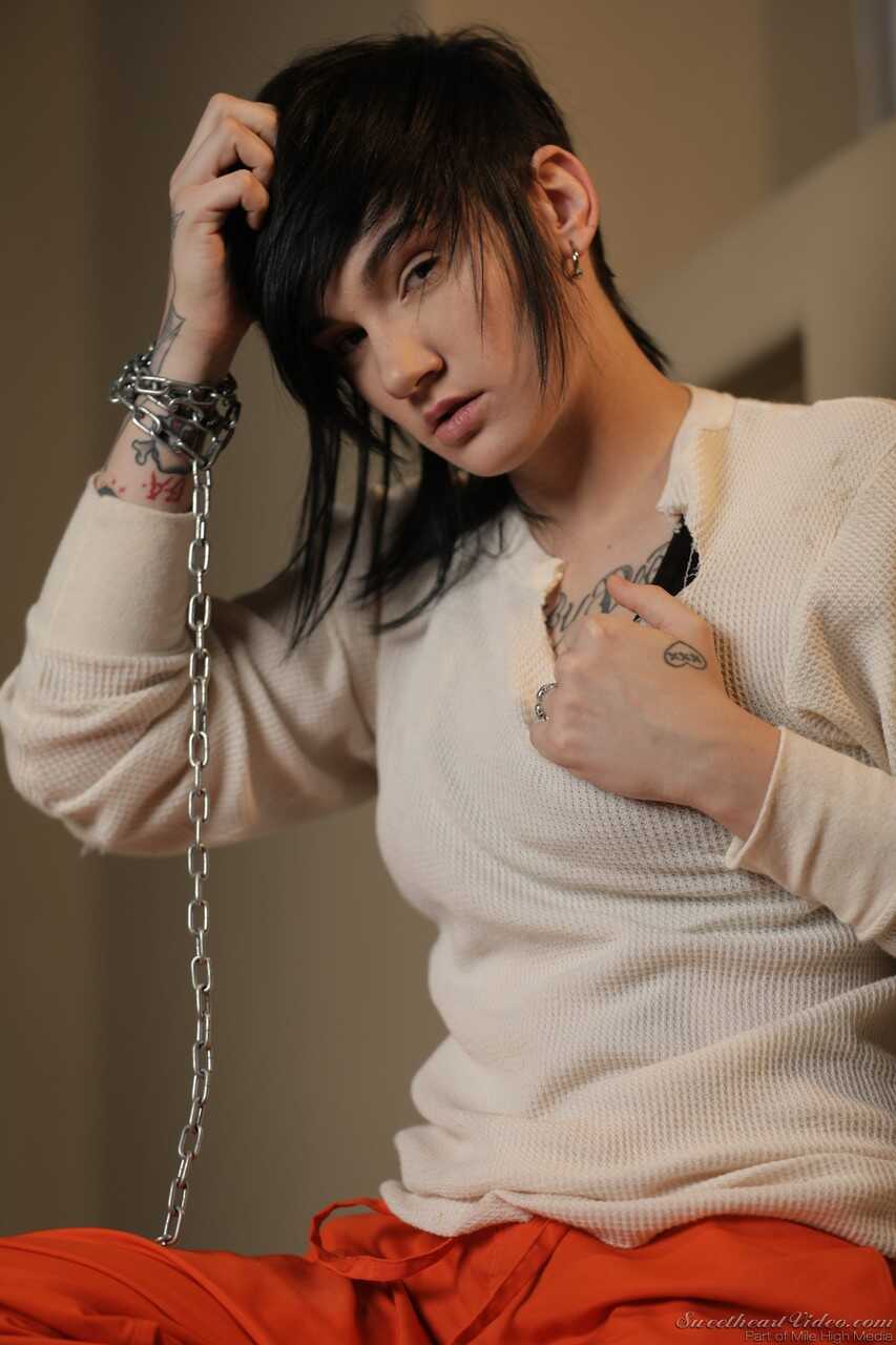 Emo Girl Nikki Hearts Shaves Her Pussy for Tattooed Lesbians with Short Hair - Nikki Hearts