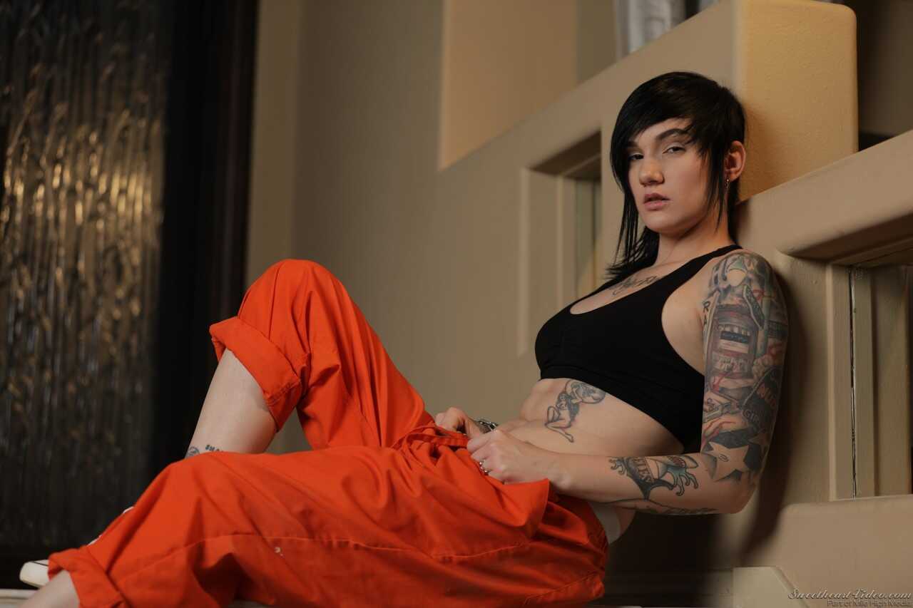 Emo Girl Nikki Hearts Shaves Her Pussy for Tattooed Lesbians with Short Hair - Nikki Hearts