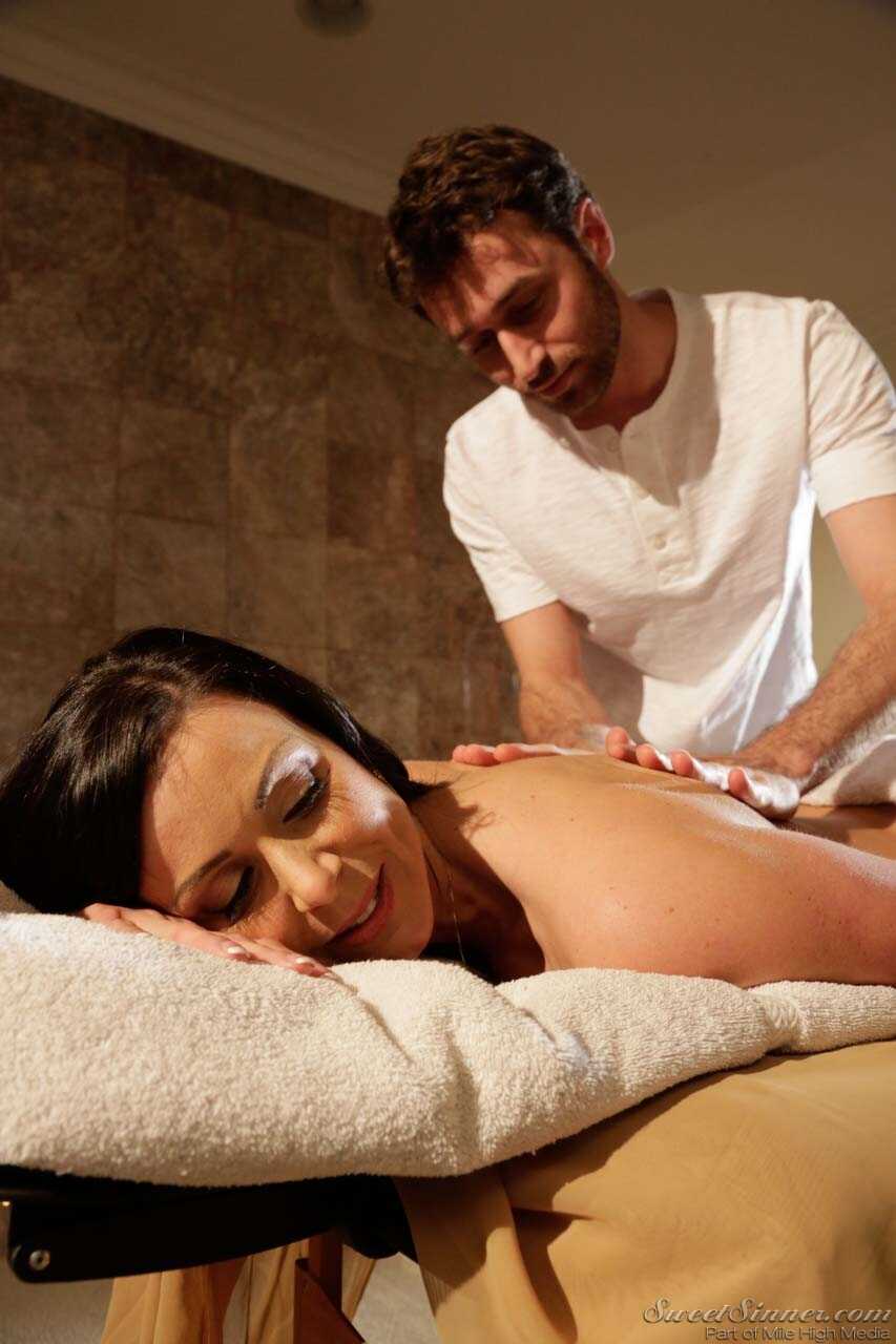 Kendra Lust's Sensual Massage Gets Explosive with James Deen's Hard Cock A Beautiful Pussy Adventure - James Dee...