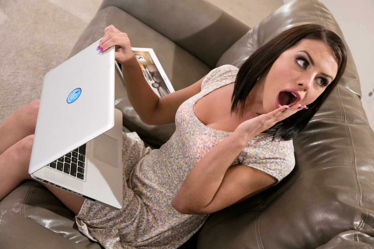 Super Sexy Step-Mommy's Stepdaughter Lesson: How to Suck and Fuck Like a Pro! - Adriana Chechik, Veronica Avluv
