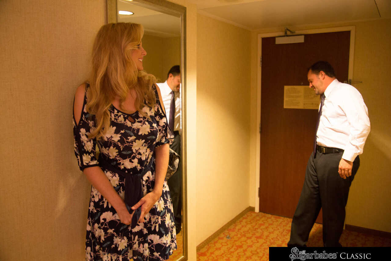 The Ultimate MILF Fantasy: Julia Ann's Lingerie-Clad Ride on Alec Knight's Hard Dick! - Alec Knight, Julia Ann