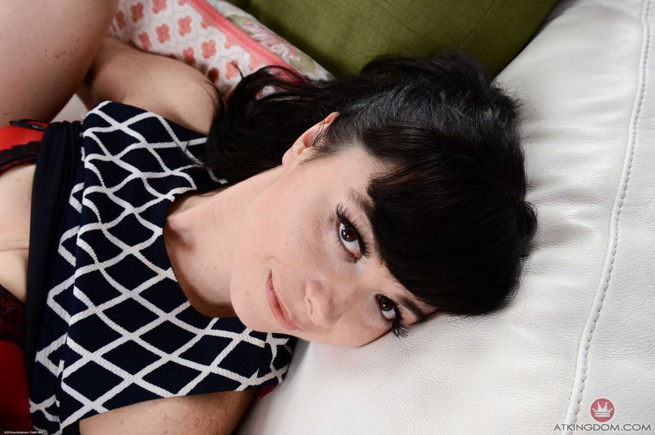 The Artistic Pussy of Siouxsie Q: Stretching Her Shaved Vagina with Painted Fingernails for Your Pleasure - Siouxsie Q