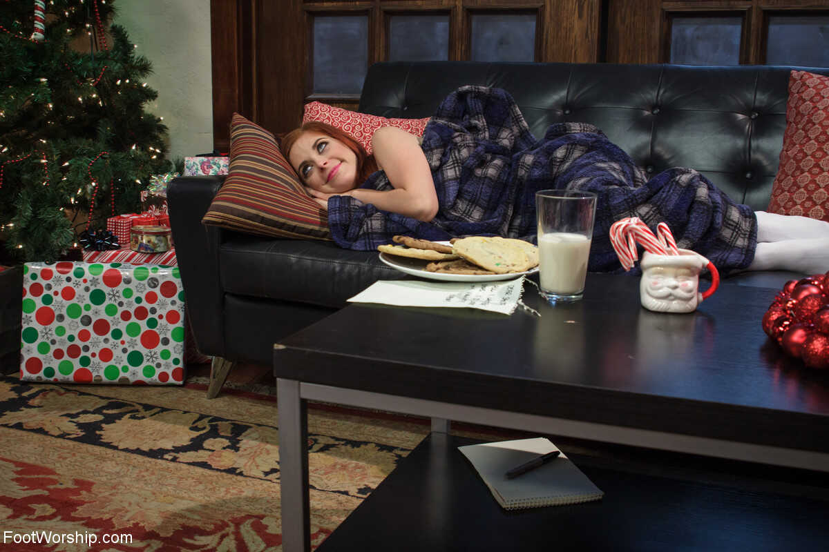 Sexy Santa's Helpers: Penny Pax and Tanya Tate Serve Up Foot Worship for a Holiday Kink - Penny Pax, Tanya Tate