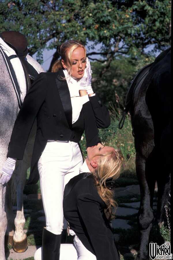 Mature jockeys with big tits Stormy Daniels & Julia Ann strip & fuck outdoors - Julia Ann, Stormy Daniels