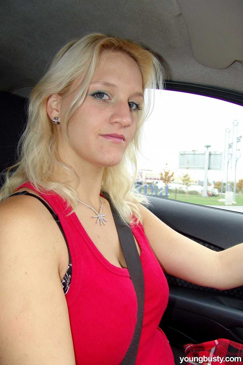 Blonde babe with big tits Sweety B chubs up her cunt in a car and touches herself until she explodes. - Sweety B
