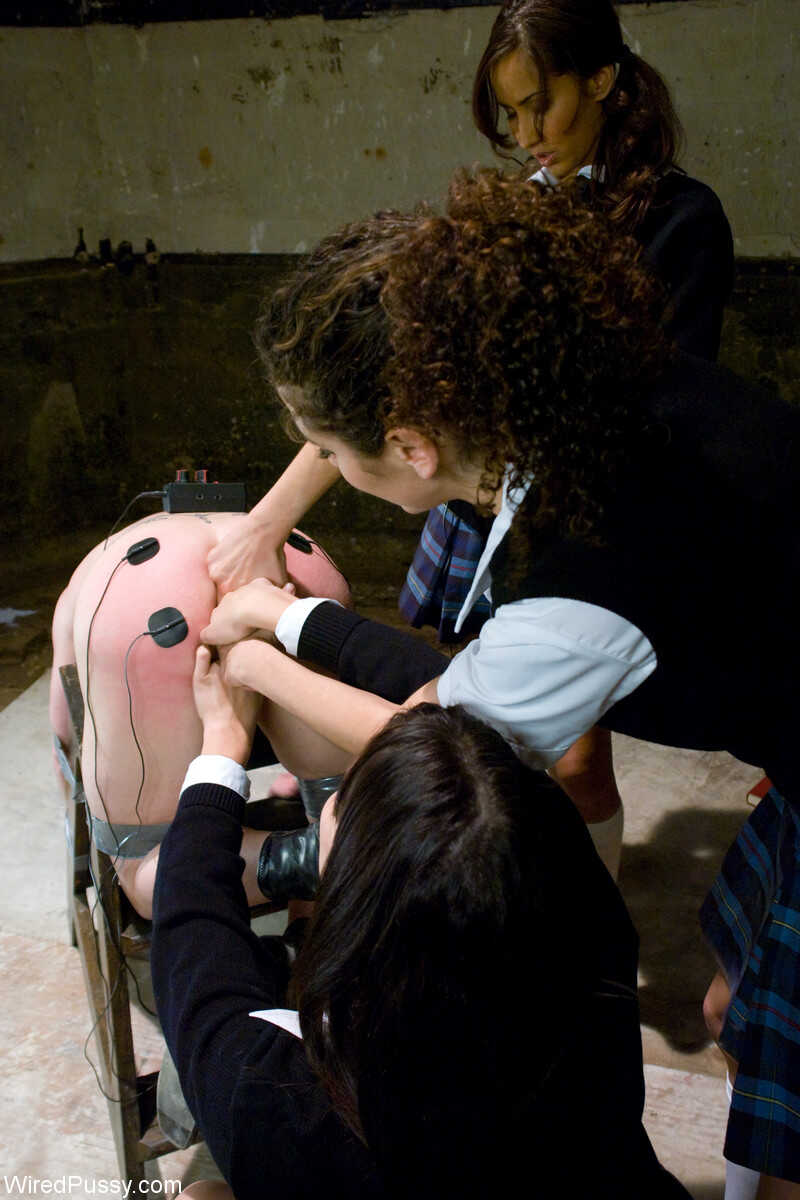 Wired Pussy Bobbi Starr, Isis Love, Kylie Ireland, Ms Moxxxie, Nina, and Princess Donna's Dominatrix Bondage Redhead ...