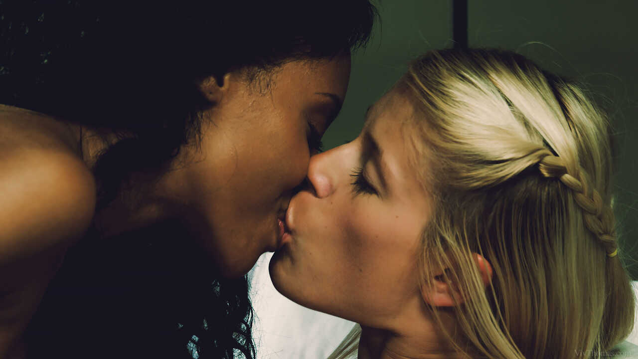 Noe Milk's Sweet Cream Pies: Lesbian Facesitting Erotica with Sweet Cat - Noe Milk, Sweet Cat