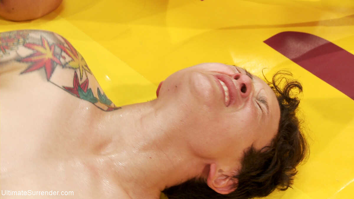 Ultimate Surrender: Bella Rossi's Lesbian Strapon Submission to Bella Wilde and Cheyenne Jewel with the Help of Drago...