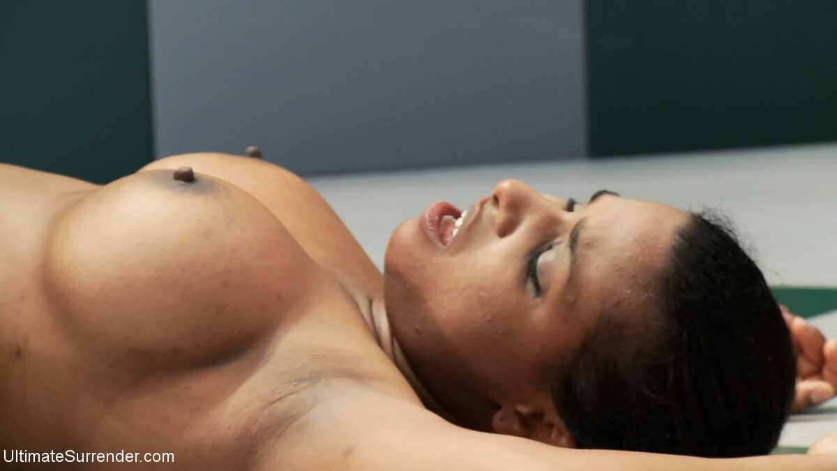 Ultimate Surrender: Dee Williams's Muscular Ebony Body Takes on Mia Stiletto in a Sweaty Workout! - Dee Williams, Mia...