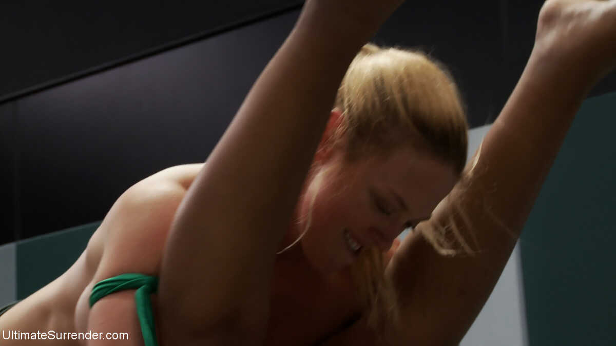 Ultimate Surrender: Dee Williams's Muscular Ebony Body Takes on Mia Stiletto in a Sweaty Workout! - Dee Williams, Mia...