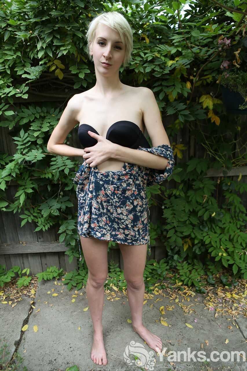 Outdoor Naked Nuzzle: Skinny Short Haired Blonde's Snatch Rubbing Adventure - Nazz