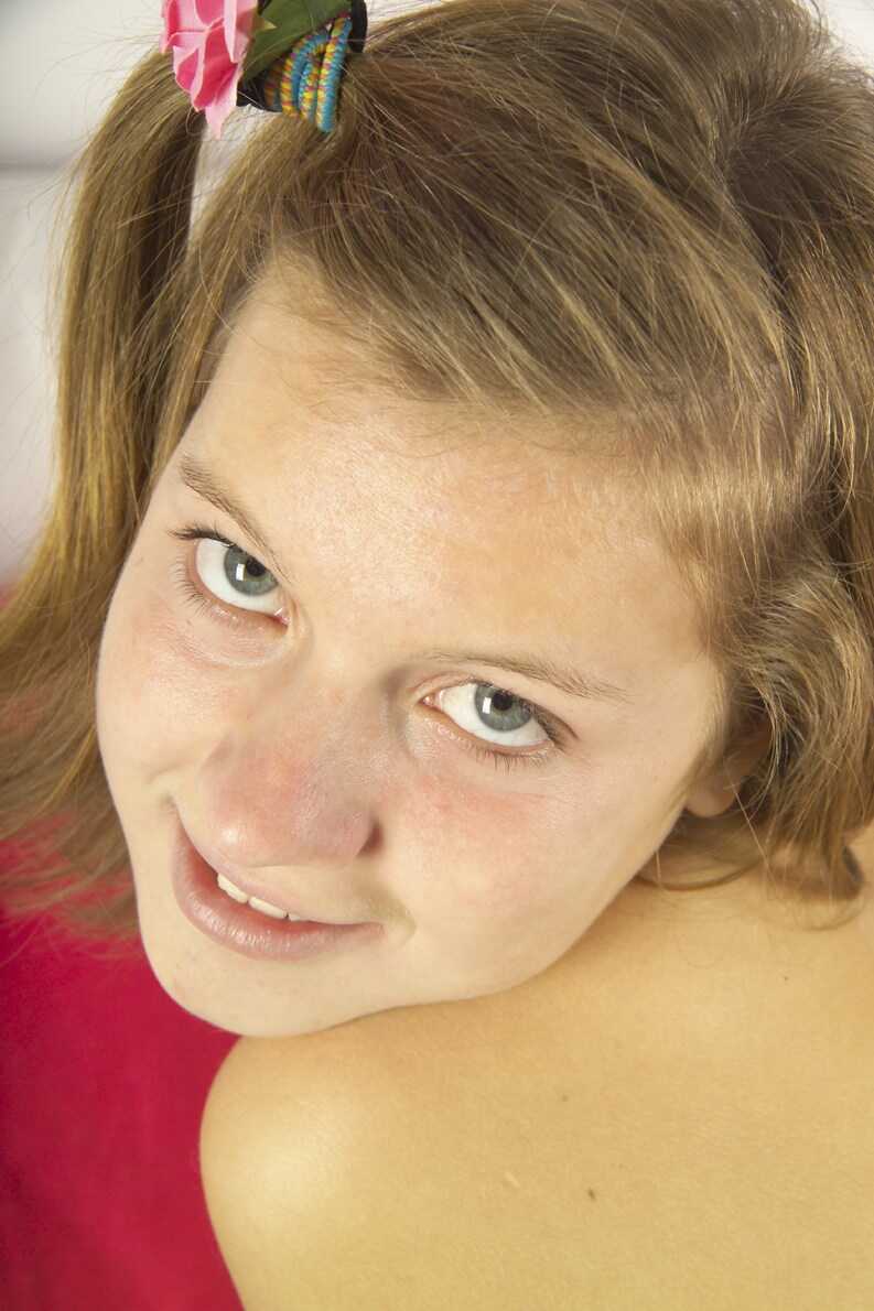 Steffi's Natural Beauty An amateur teen masturbates and shows off her beautiful tits in her bedroom! - Steffi Ola
