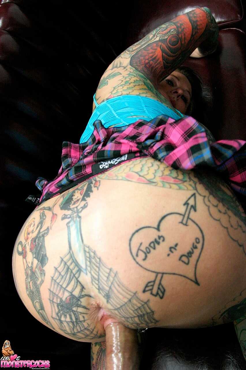Blackwidow XXX's Balls Deep Poolside Fuck Fest with a Monster Cock while Pierced Pussy and Tattooed MILF Delight - Bl...