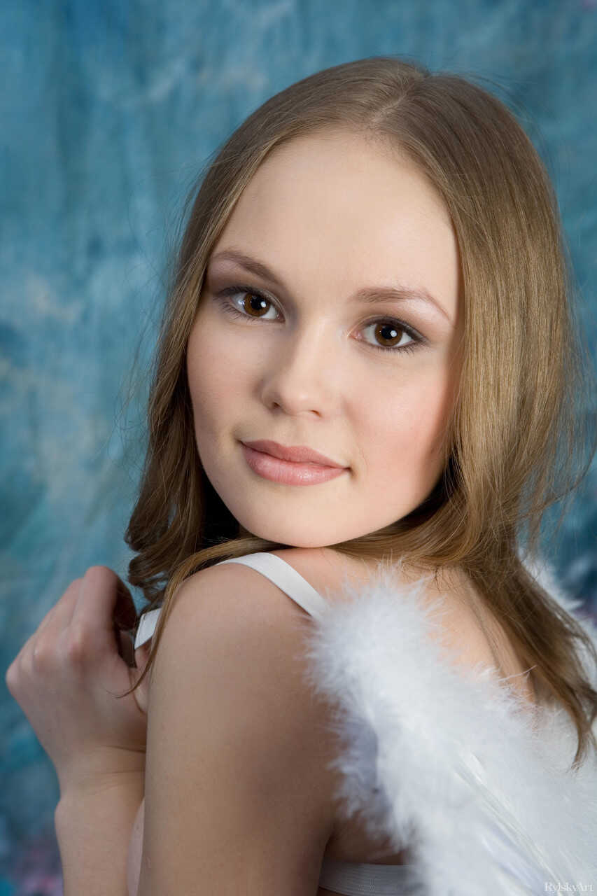 Cosplaying in Caesar's Palace: The Teen Queen Rylsky Art! - Caesaria