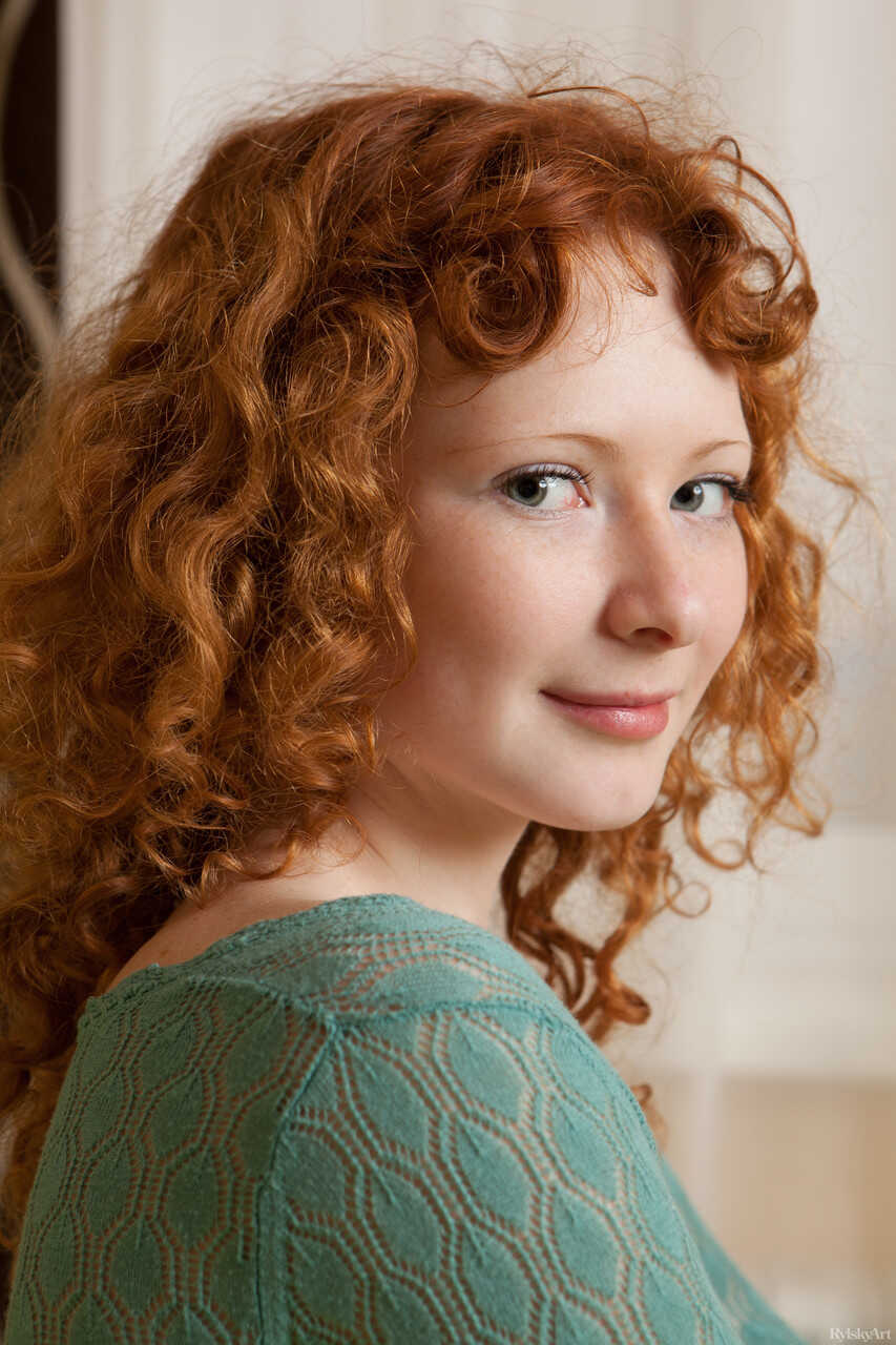 Curly-haired redhead Rochelle's sexy bedroom antics leave nothing to the imagination! - Rochelle