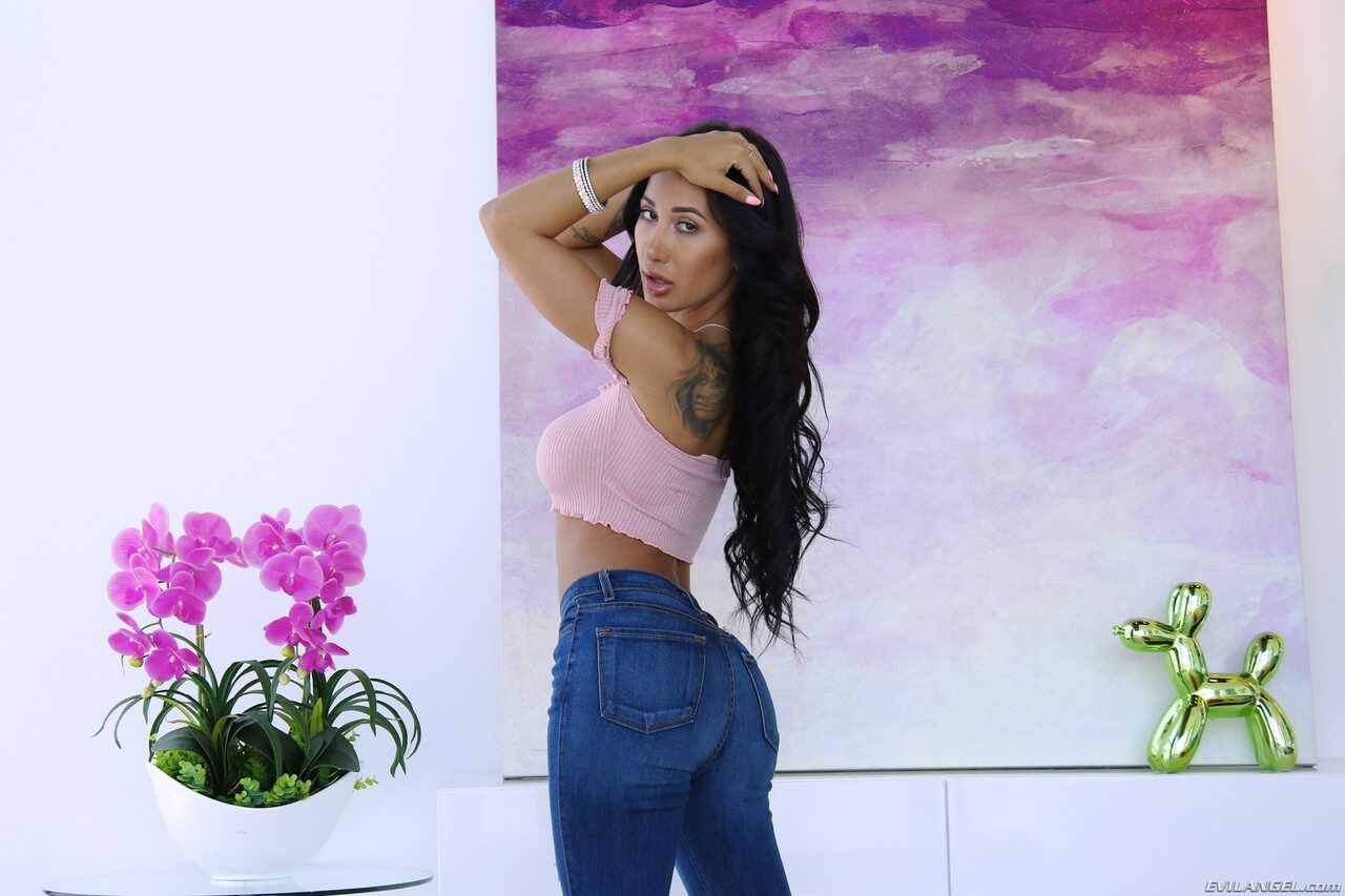 Sexy Amia Miley shows off her bubble butt in tight jeans while spreading her cheeks in a steamy POV! - Amia Miley