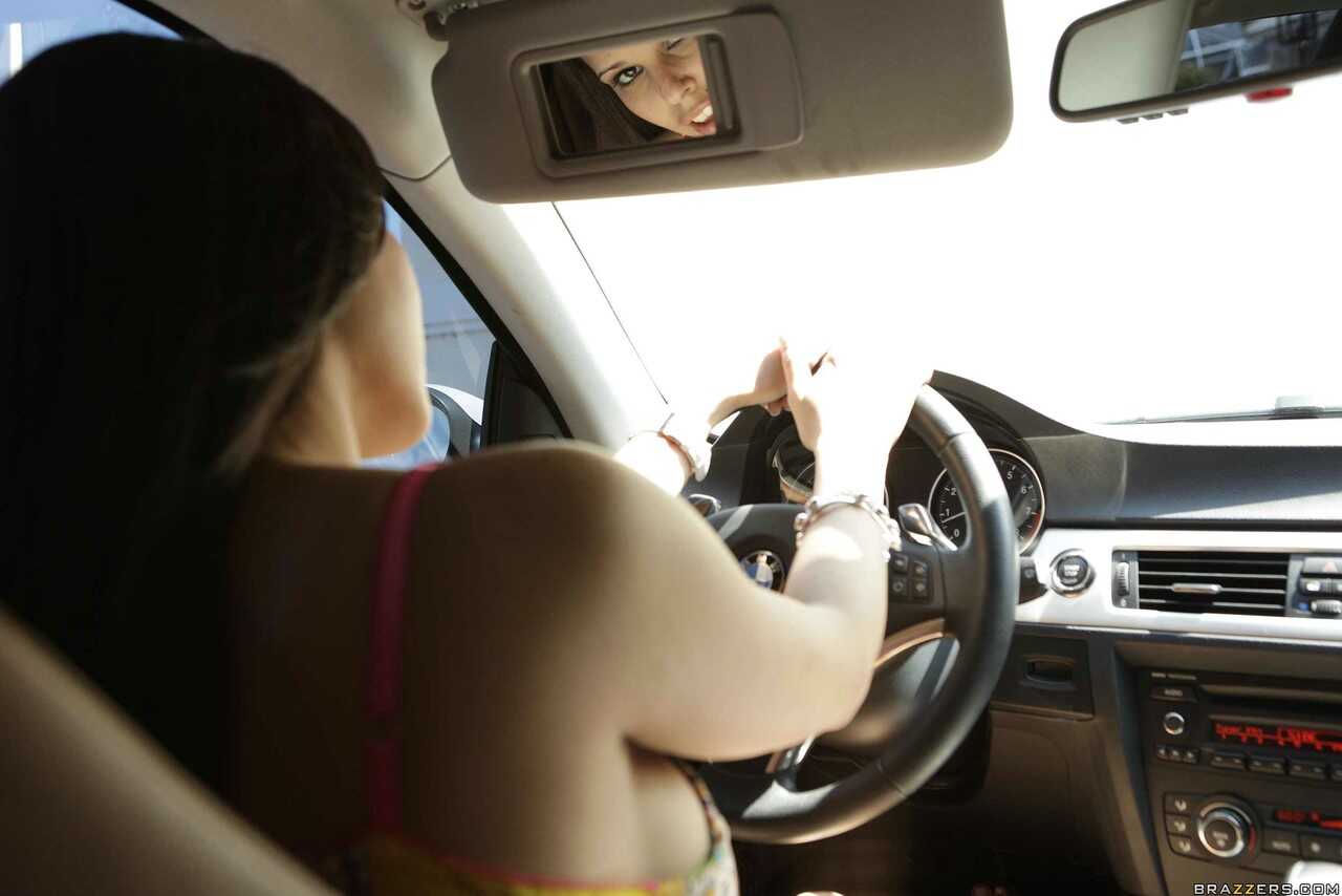 Juicy Latina Diamond Kitty's Big Tits Bounce Loose In The Car For A Sexy Ride - Diamond Kitty