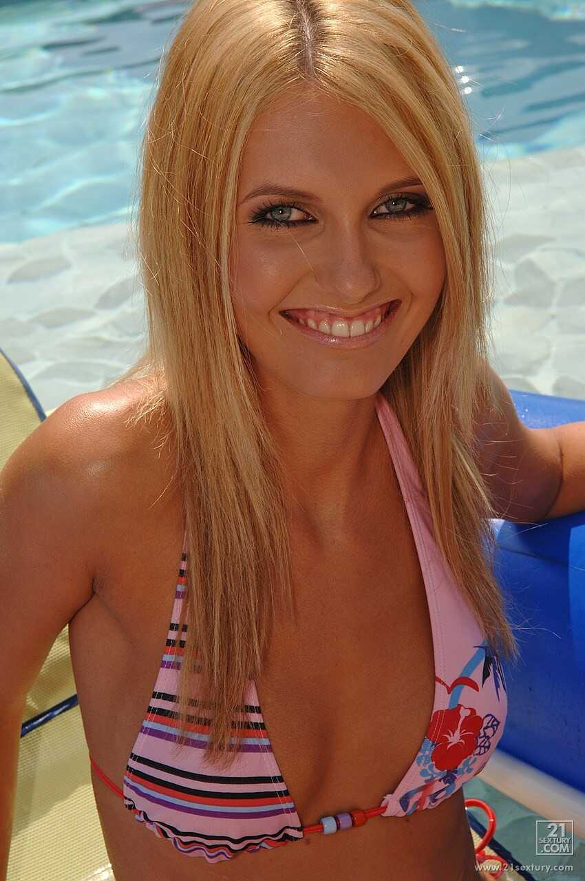 Teeny Eleanor's Tiny Tits Get Licked While Her Ass Gets Pounded In A Poolside Anal - Eleanor Aniko