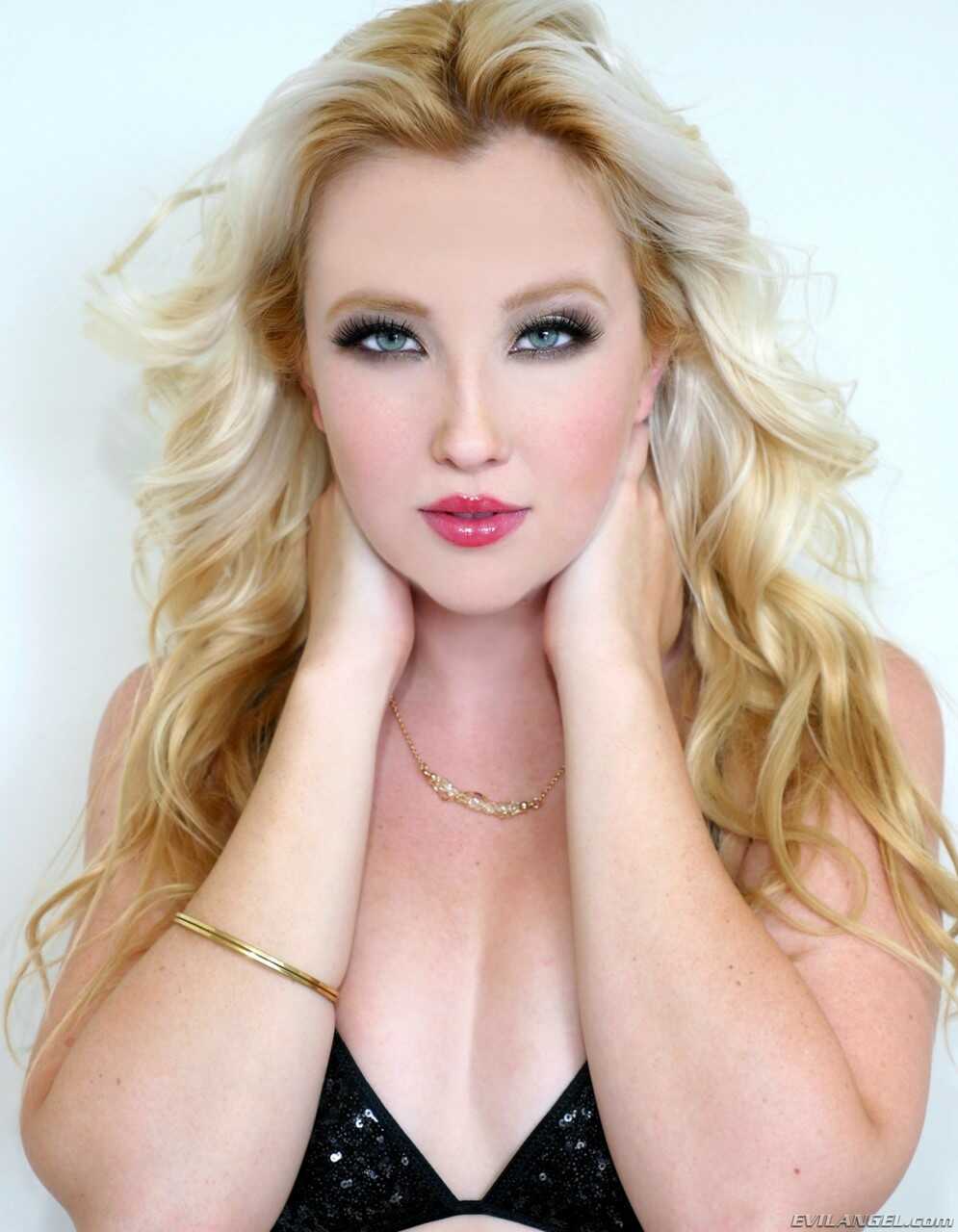 Gorgeous blonde Samantha Rone gets double-teamed by ten hung dicks in her lingerie - Alex Davis, Axel Aces, Brad Knight, C...