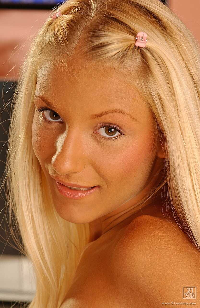 Pleasing Her Young Pussy: Smiley Schoolgirl Jordan Green Fingers Herself Sensually - Jordan Green
